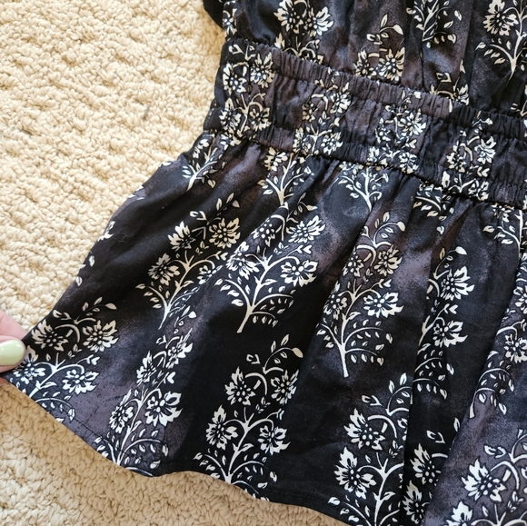 Anthropologie Moon River | black cream floral Peplum tank size medium - Picture 8 of 8